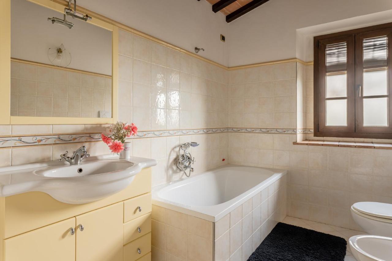 Casa Vecchia Rooms And Parking Gambassi Terme Luaran gambar