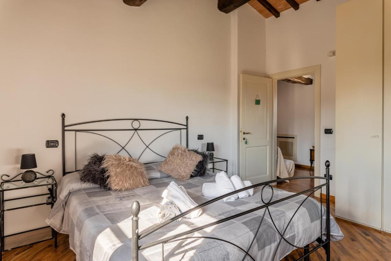Casa Vecchia Rooms And Parking Gambassi Terme Luaran gambar