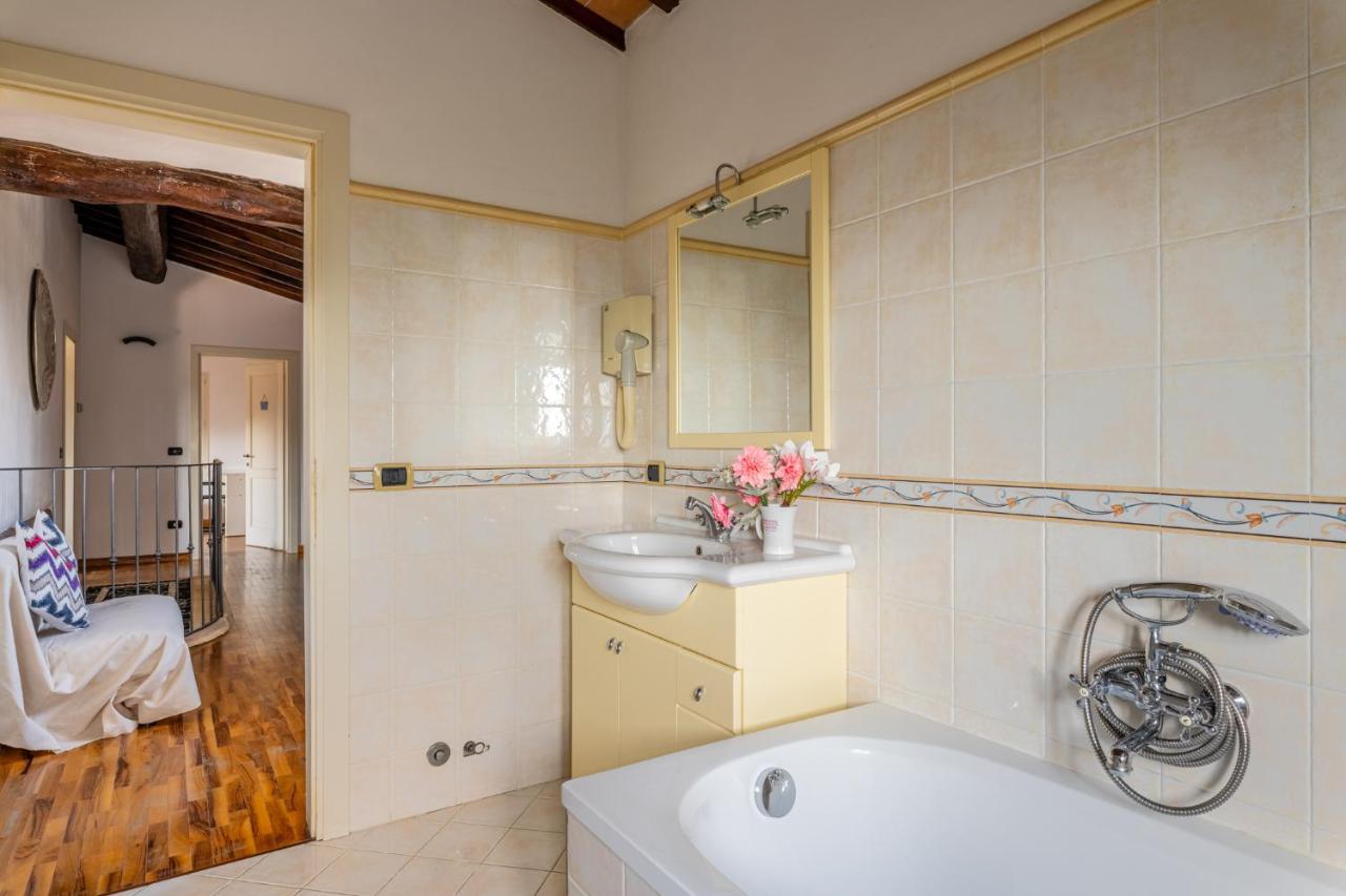 Casa Vecchia Rooms And Parking Gambassi Terme Luaran gambar